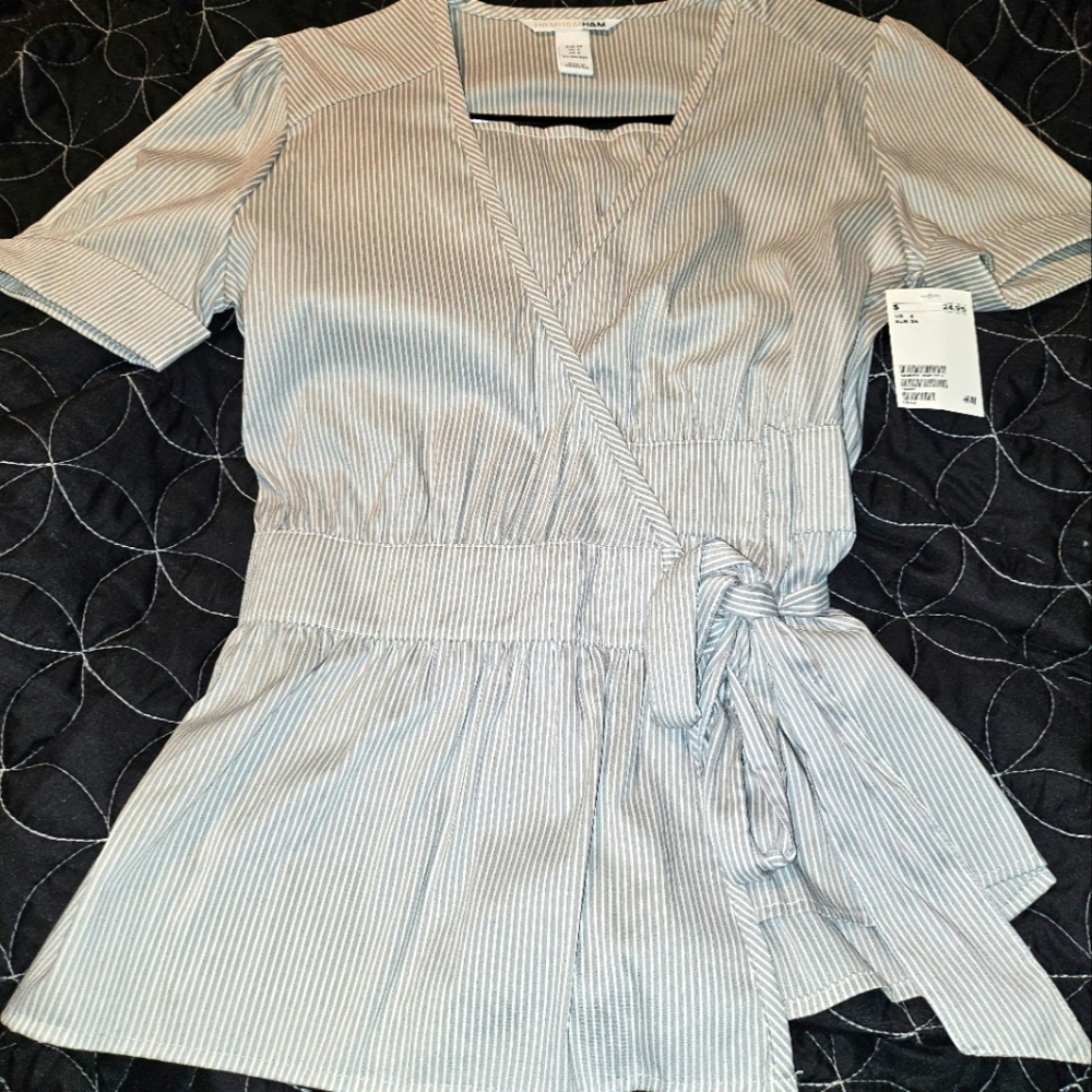 NWT H&M Size small, Striped shirt